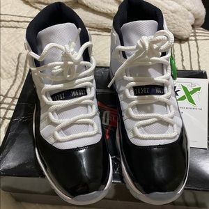 Jordan retro 11 (CONCORDS Size 11)